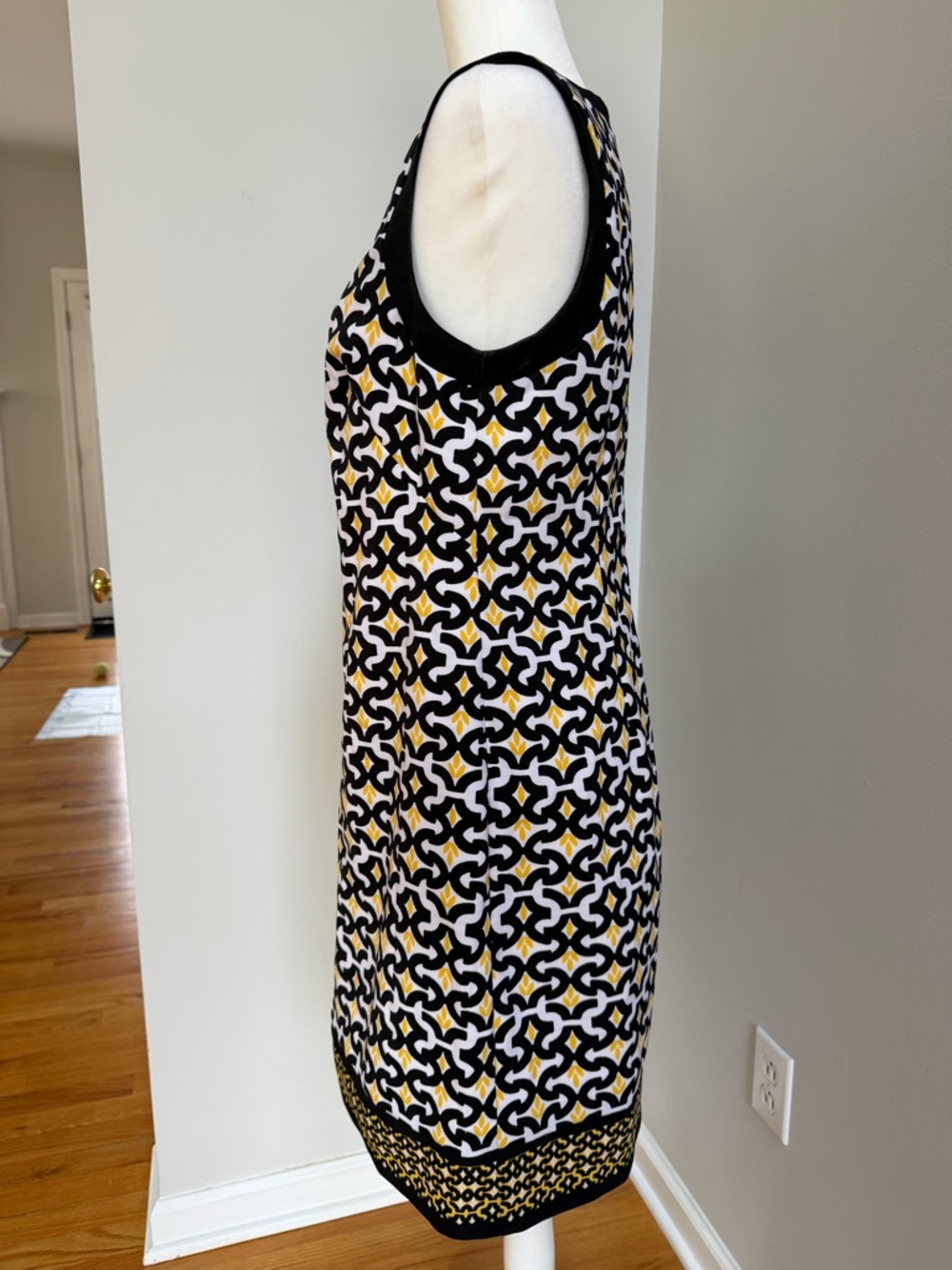 London Times Black, White & Yellow Geometric Shift Dress - Picture 3 of 9